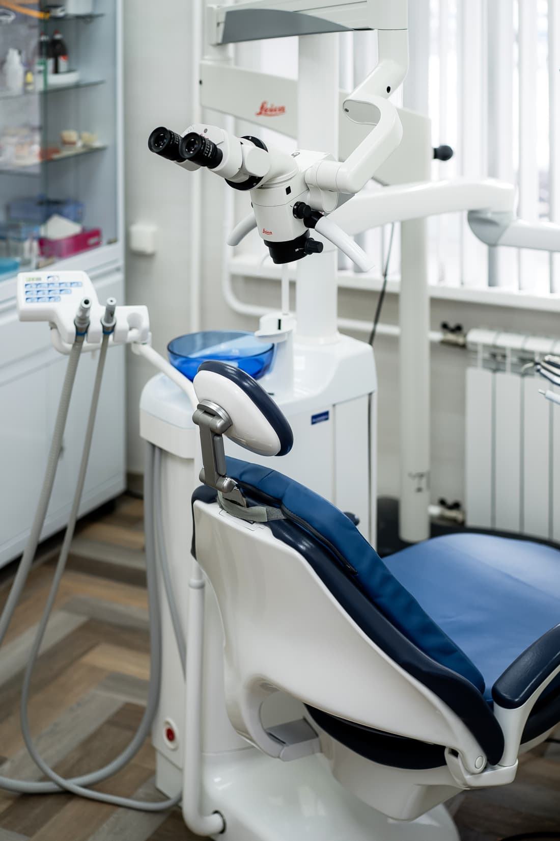 Кресло с микроскопом Leica